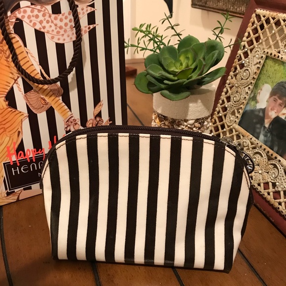henri bendel Handbags - Henri Bendel Classic striped makeup case NWOT
